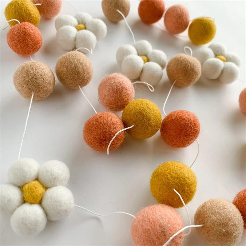 울 펠트 볼 데이지 꽃 벽걸이 장식 가랜드 울 펠트 볼 - Home Textiles & Decorations 리뷰 및 가격